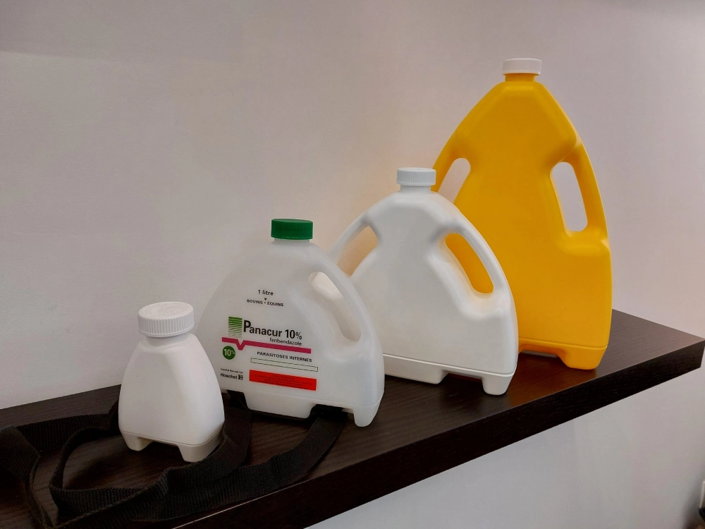 Plastic bottle veterinary sector